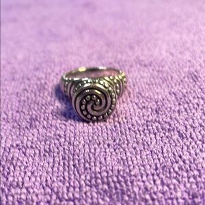 Elegant Silver Swirl Ring